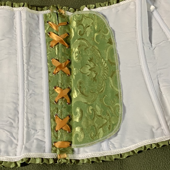 New beautiful bustier w/ matching thong. Approx. 13.5, expands approx. 4 in. - Picture 6 of 10